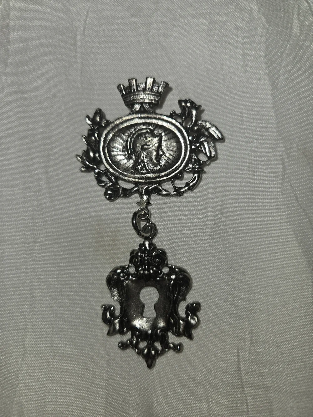 antique heraldic crest brooch